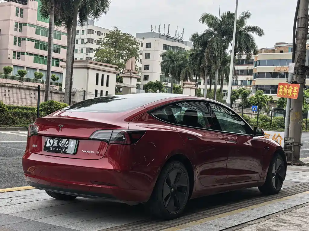 Tesla Model 3 — фото 4