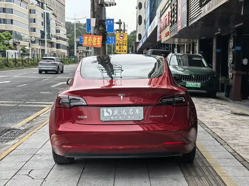 Tesla Model 3 — фото 5