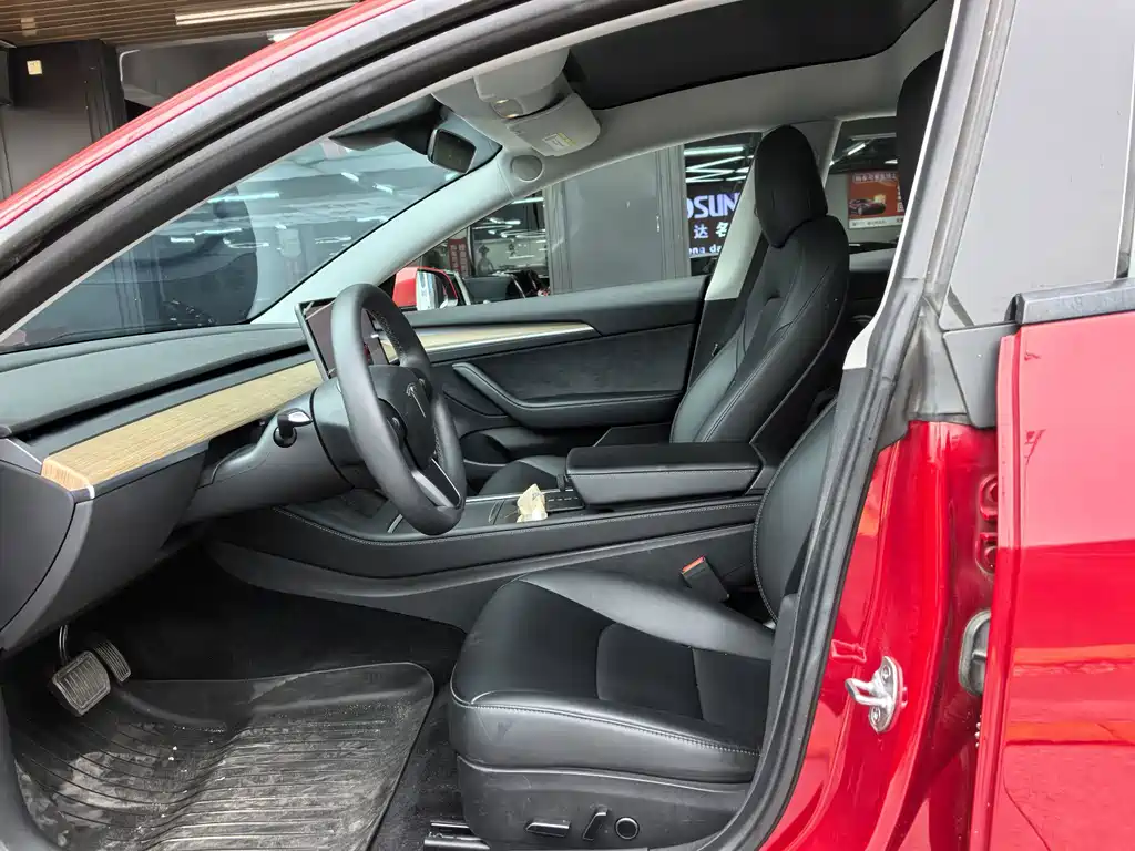 Tesla Model 3 — фото 10