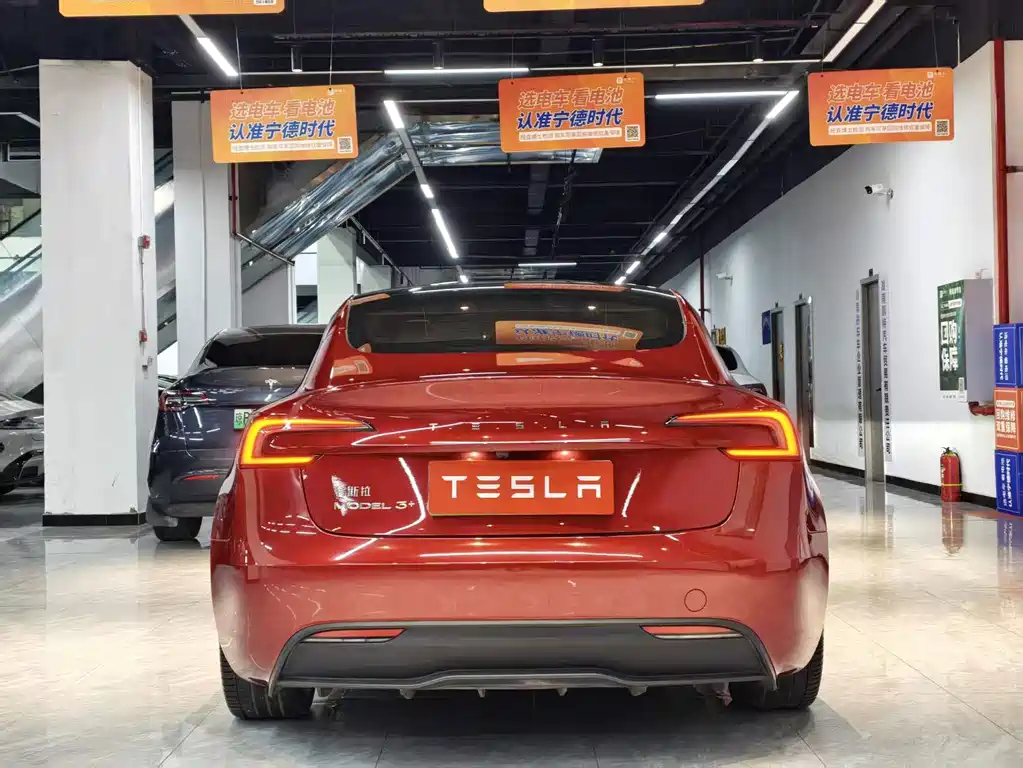 Tesla Model 3 — фото 8