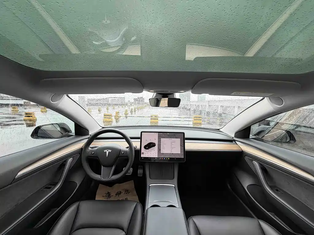 Tesla Model 3 — фото 9