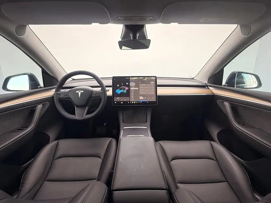 Tesla Model Y — фото 7