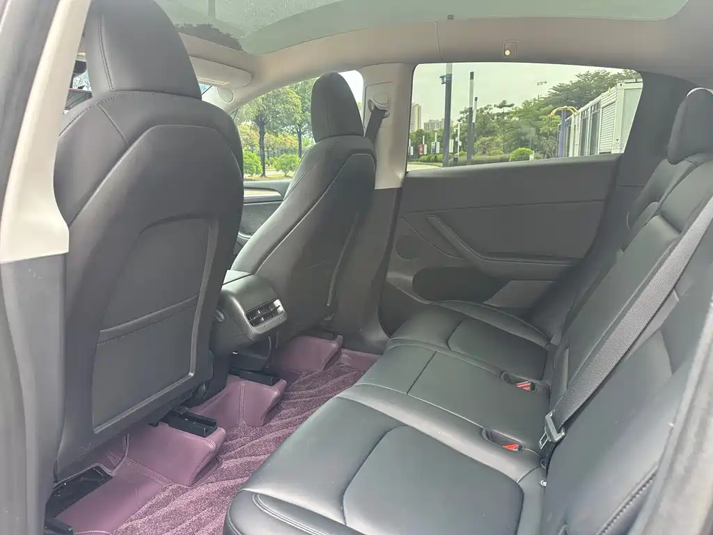 Tesla Model Y — фото 11