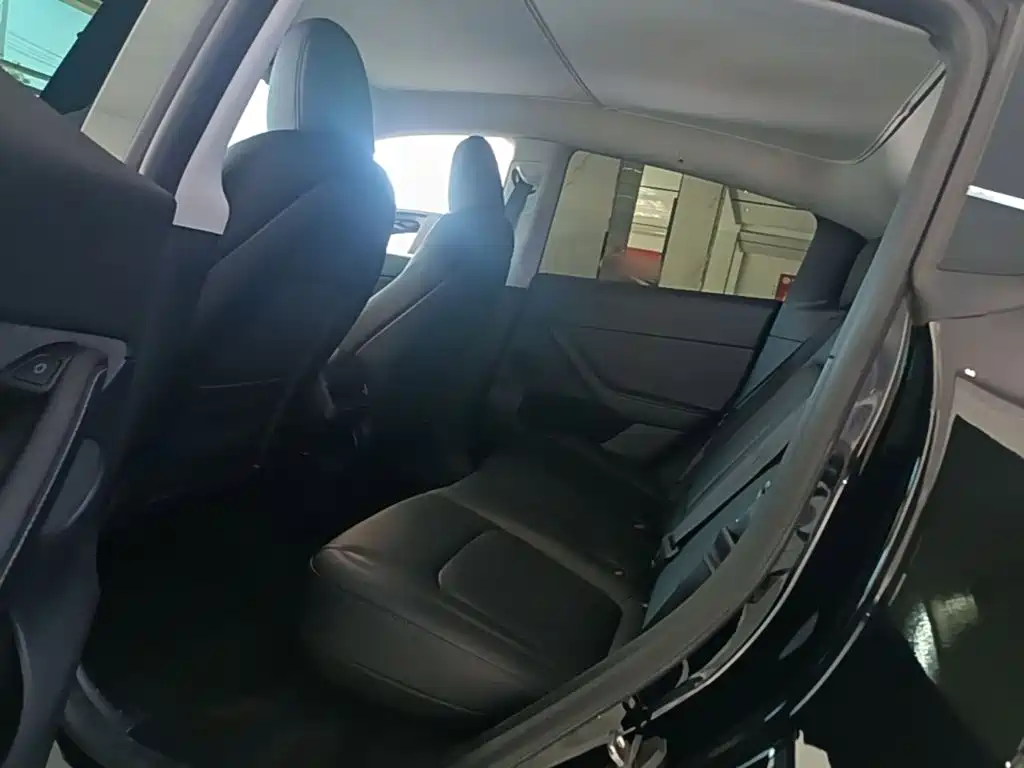 Tesla Model Y — фото 17