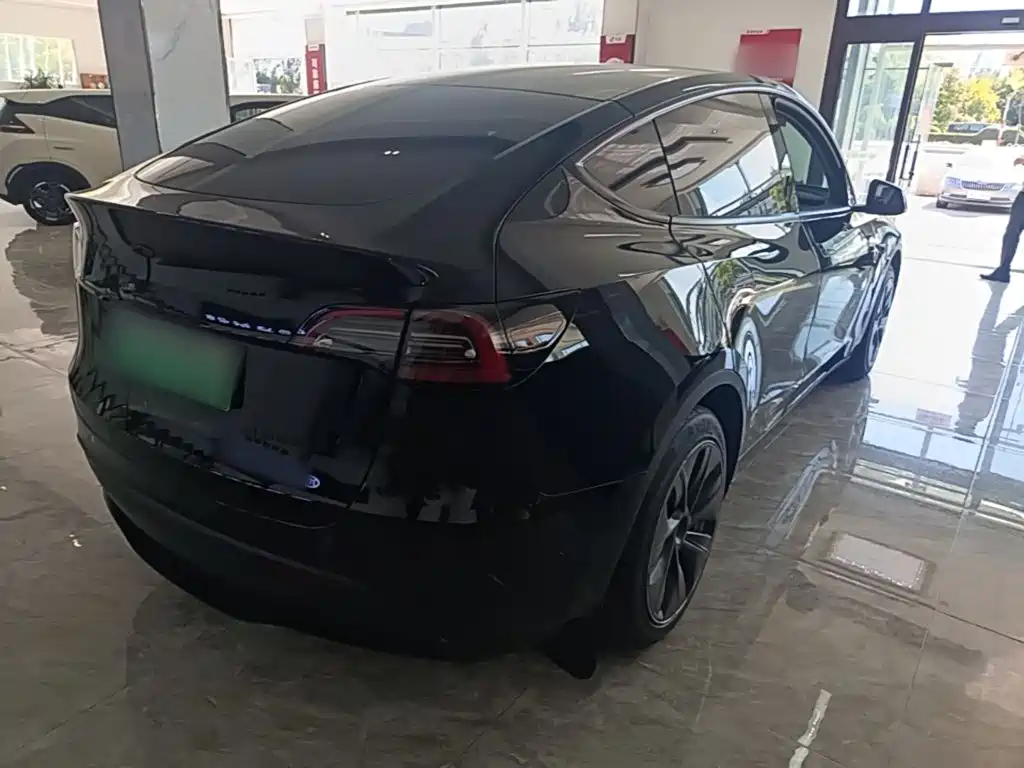 Tesla Model Y — фото 7