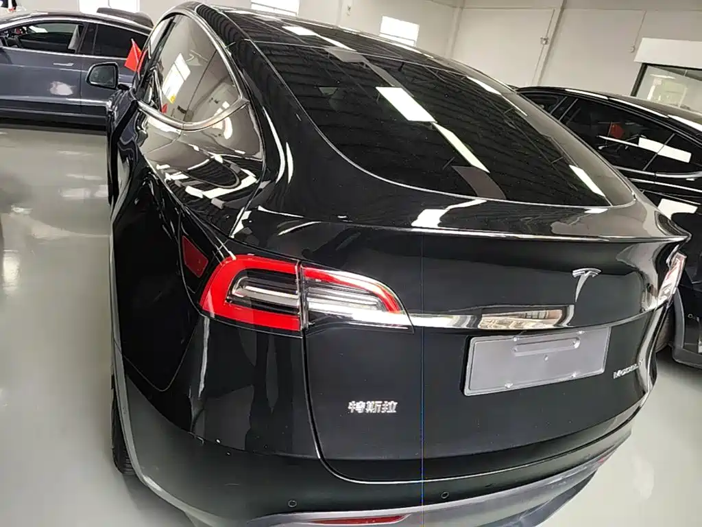 Tesla Model Y — фото 6