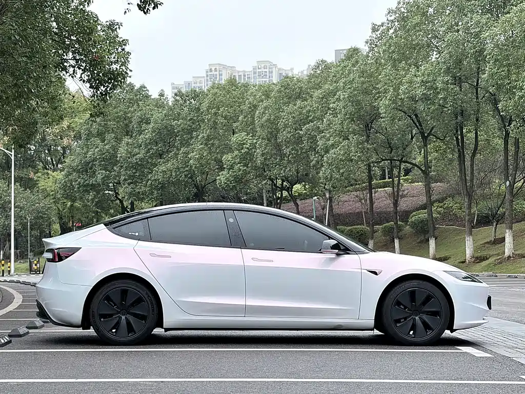 Tesla Model 3 — фото 3