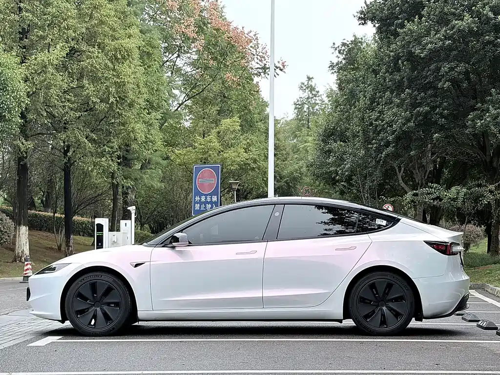 Tesla Model 3 — фото 4