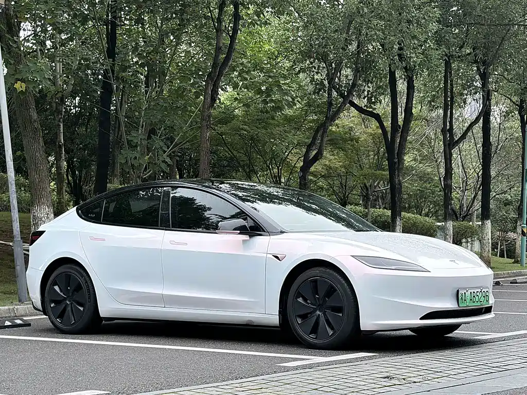 Tesla Model 3 — фото 6