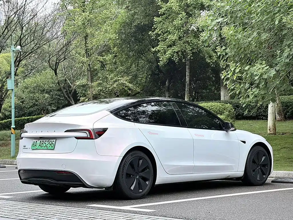 Tesla Model 3 — фото 8