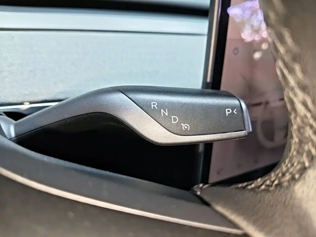 Tesla Model Y — фото 14