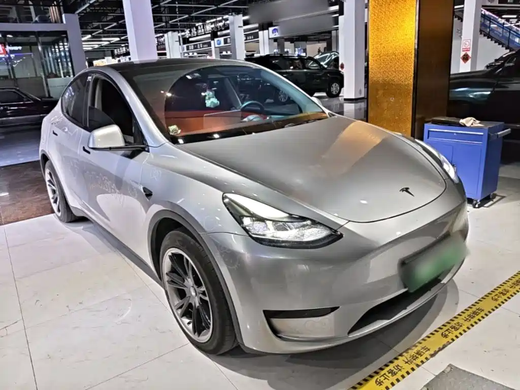Tesla Model Y — фото 4