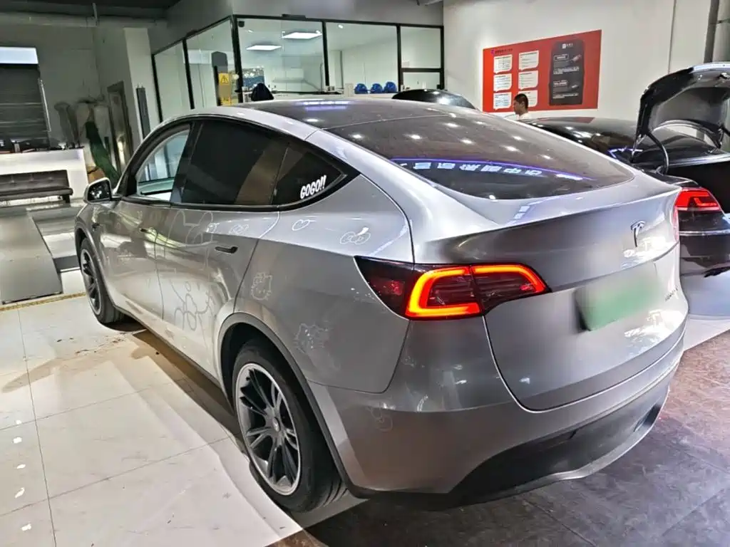 Tesla Model Y — фото 5