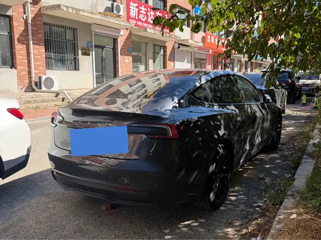 Tesla Model 3 — фото 17