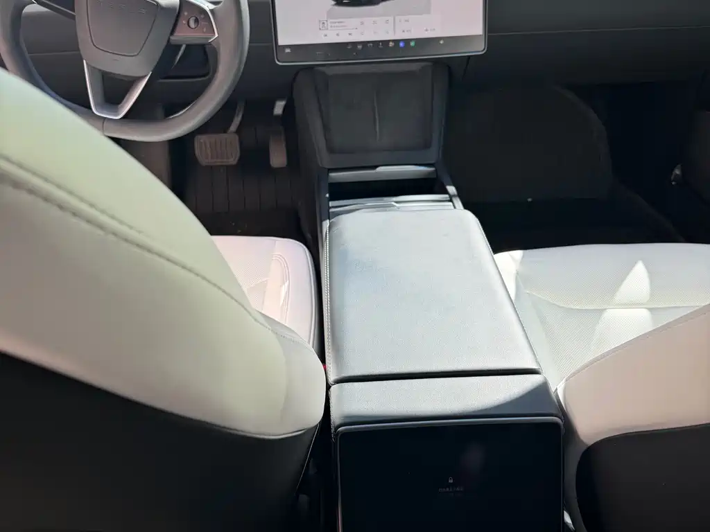 Tesla Model 3 — фото 10