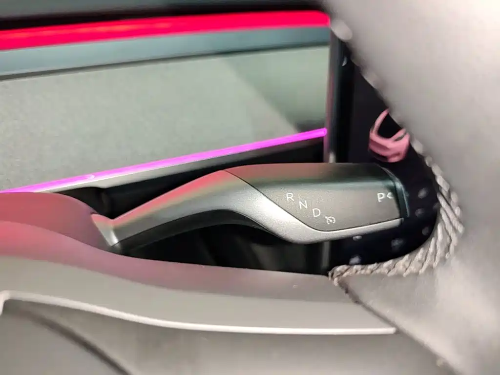Tesla Model Y — фото 14
