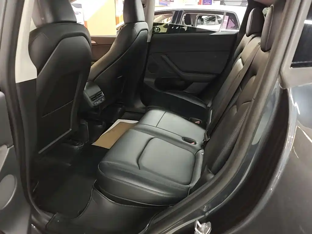 Tesla Model Y — фото 17