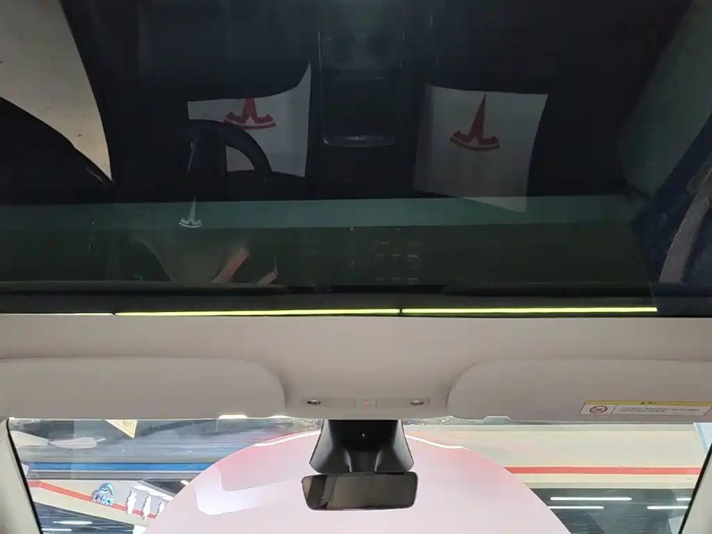 Tesla Model Y — фото 18