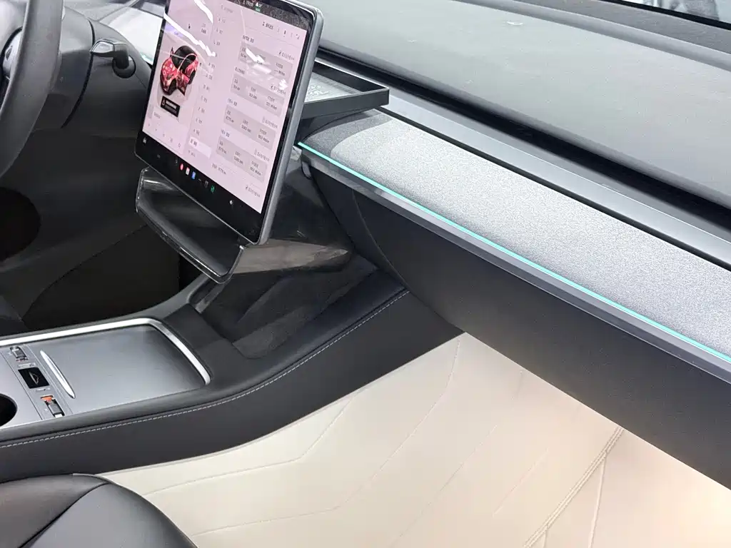 Tesla Model Y — фото 14