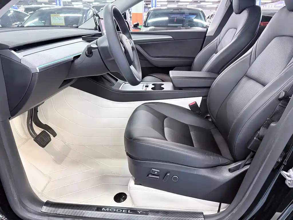 Tesla Model Y — фото 7