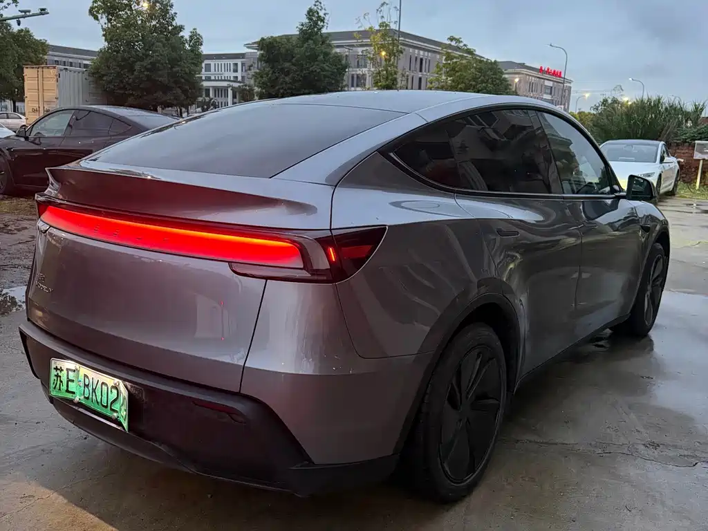 Tesla Model Y — фото 5