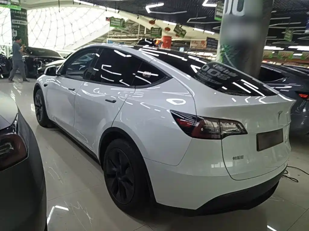 Tesla Model Y — фото 5