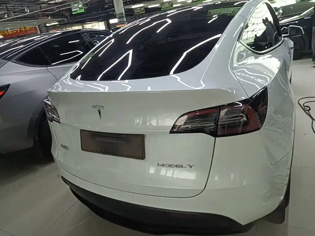 Tesla Model Y — фото 6