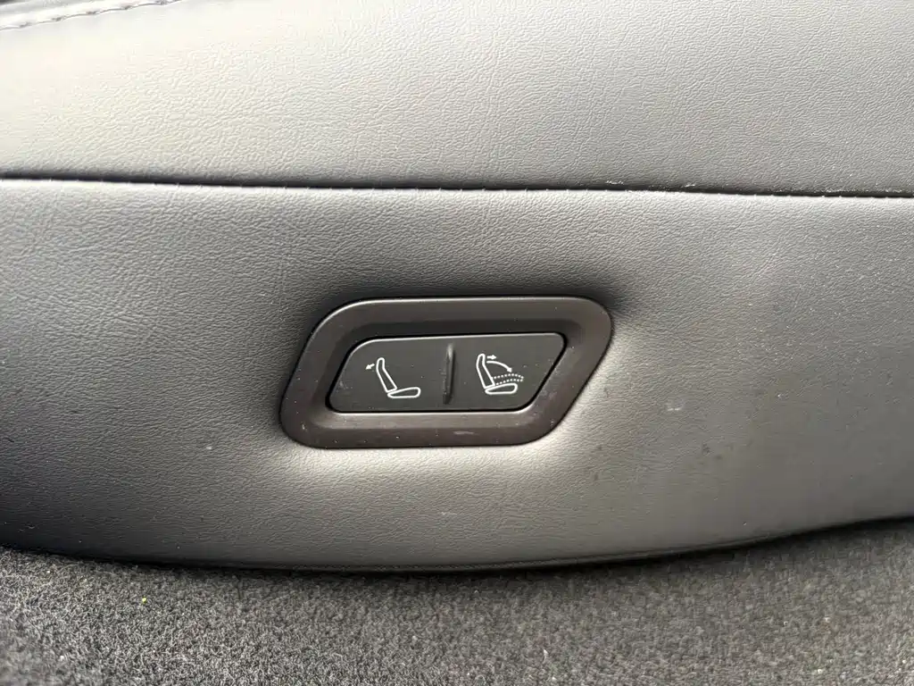 Tesla Model Y — фото 13