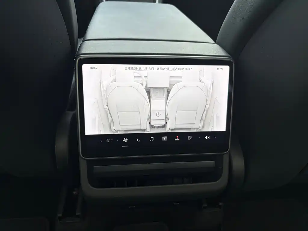 Tesla Model Y — фото 14