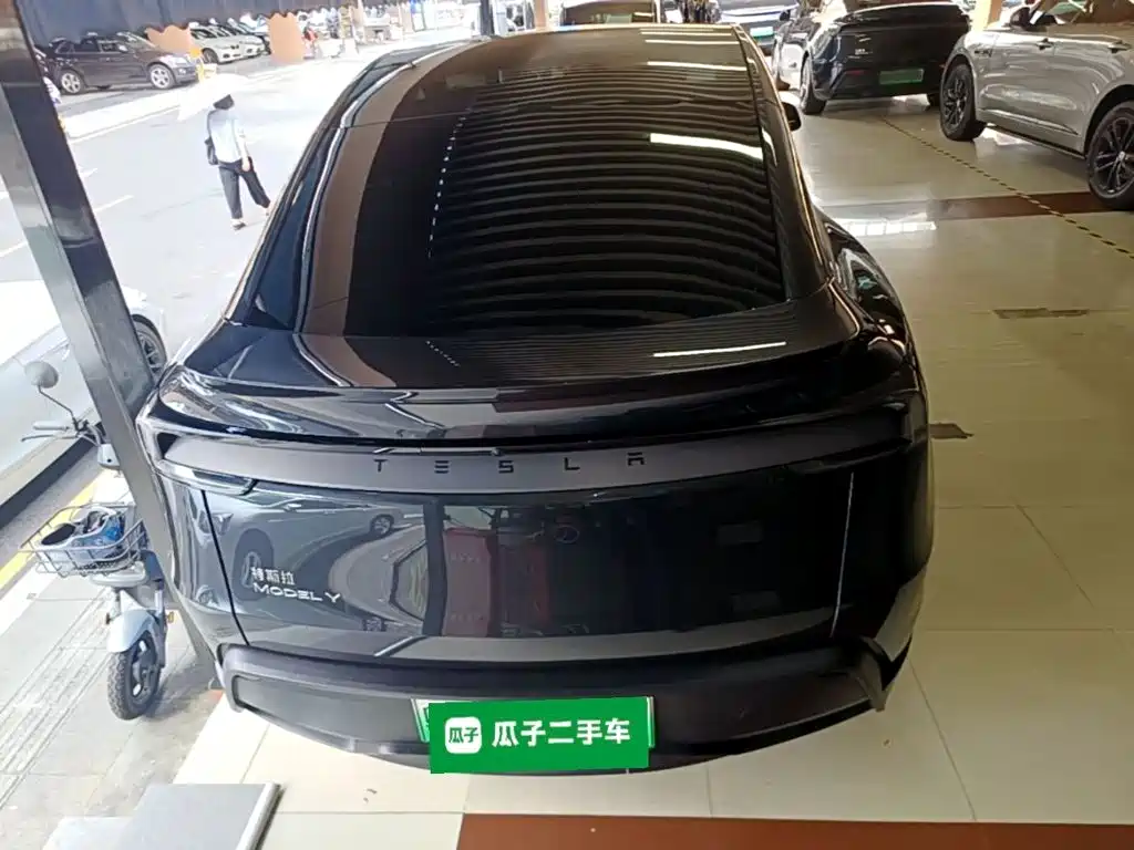 Tesla Model Y — фото 6
