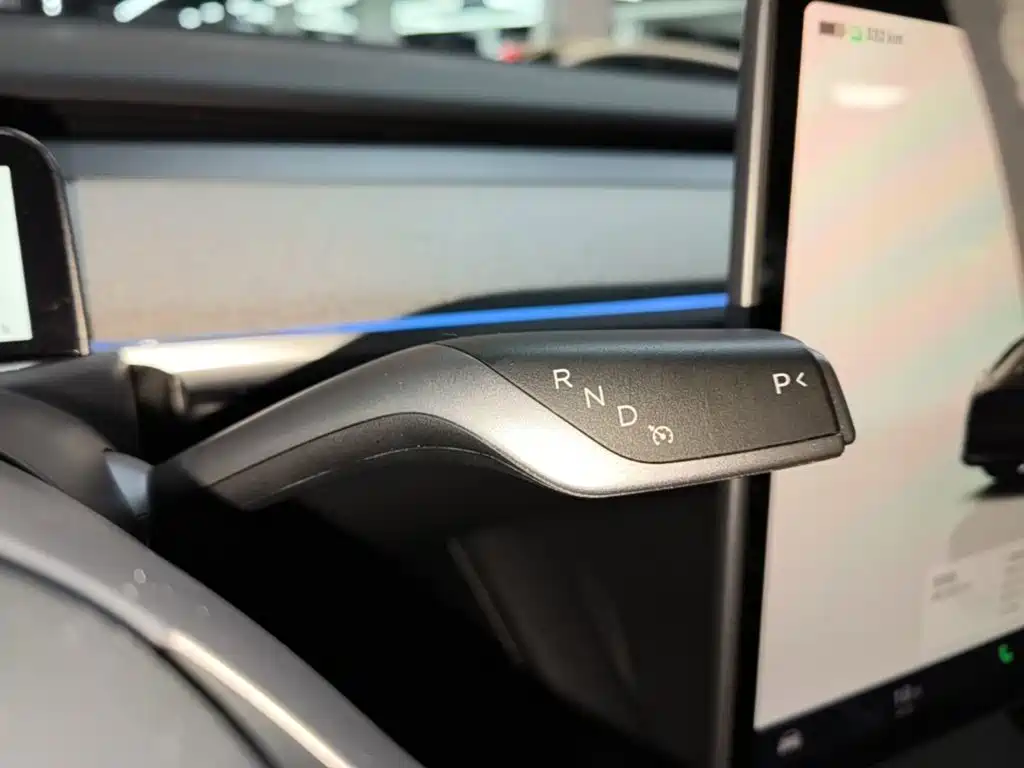 Tesla Model Y — фото 14