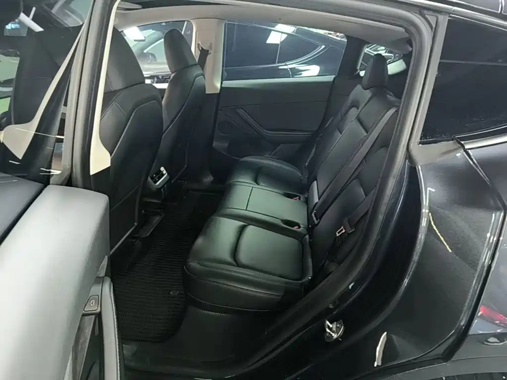 Tesla Model Y — фото 17