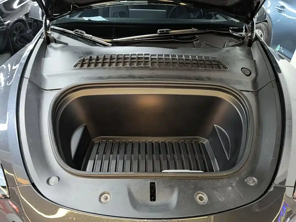 Tesla Model Y — фото 20