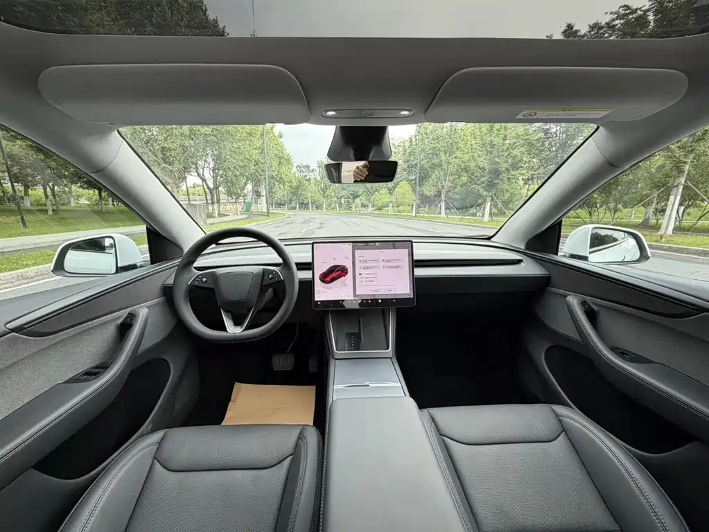 Tesla Model Y — фото 6
