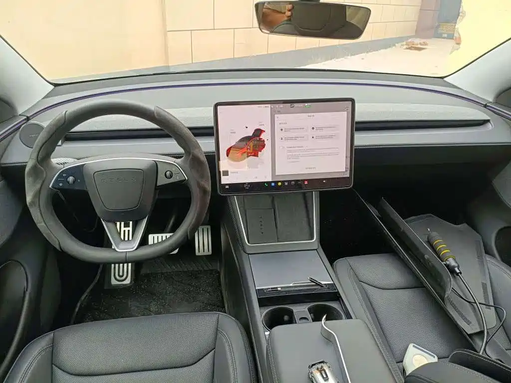 Tesla Model Y — фото 8