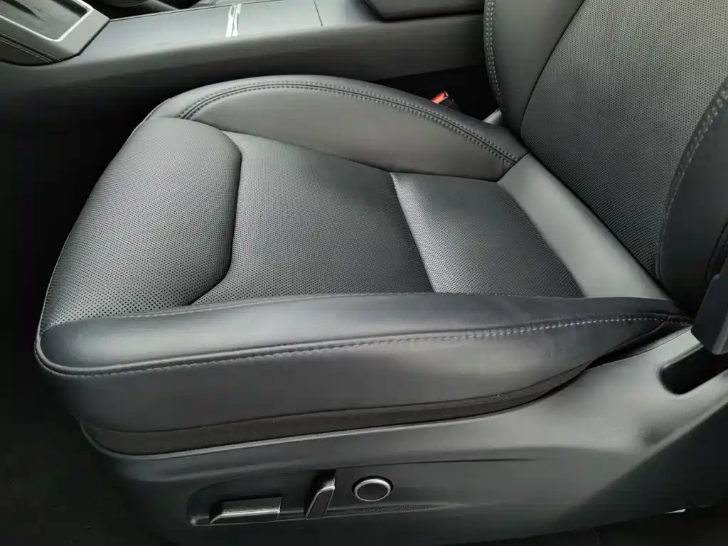 Tesla Model Y — фото 20