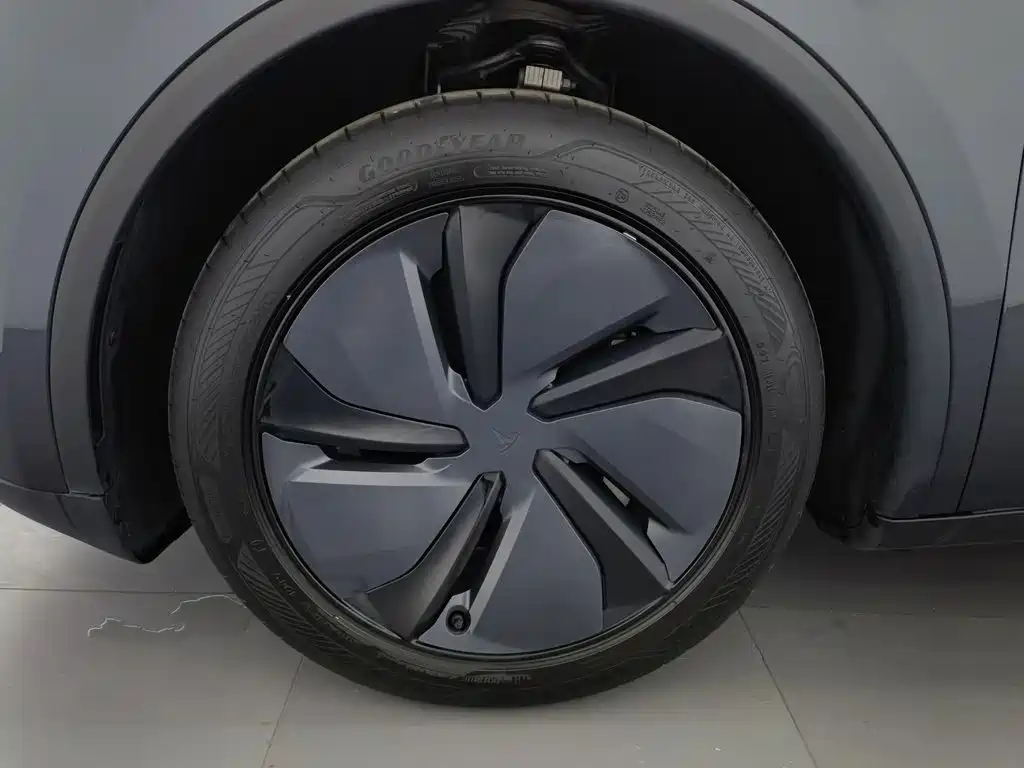 Tesla Model Y — фото 17