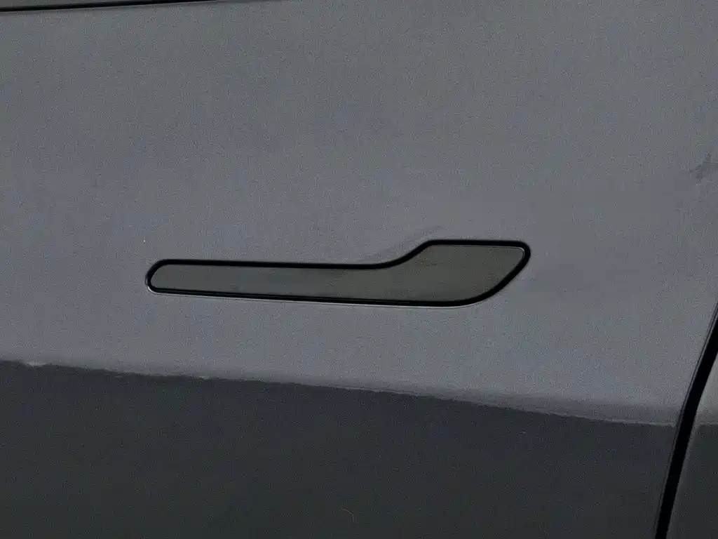 Tesla Model Y — фото 18