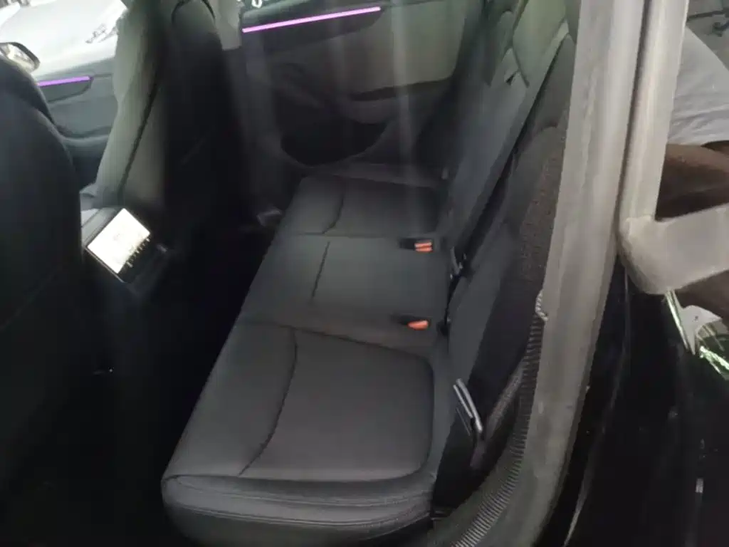 Tesla Model Y — фото 17