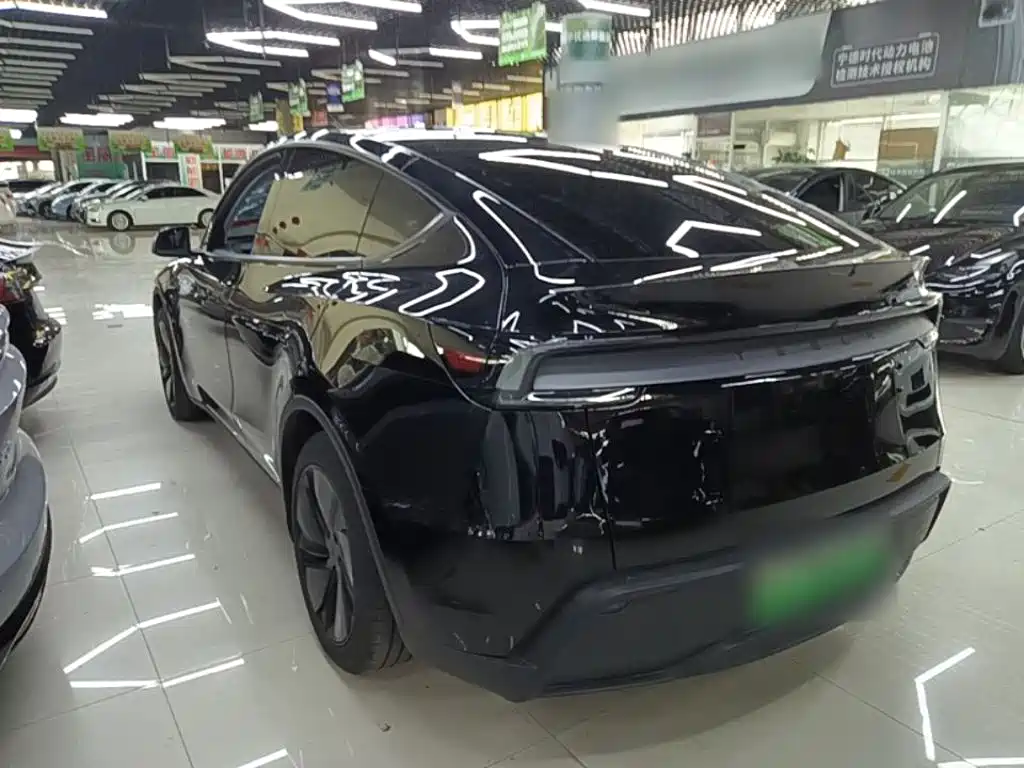 Tesla Model Y — фото 5
