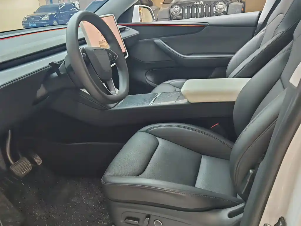Tesla Model Y — фото 6