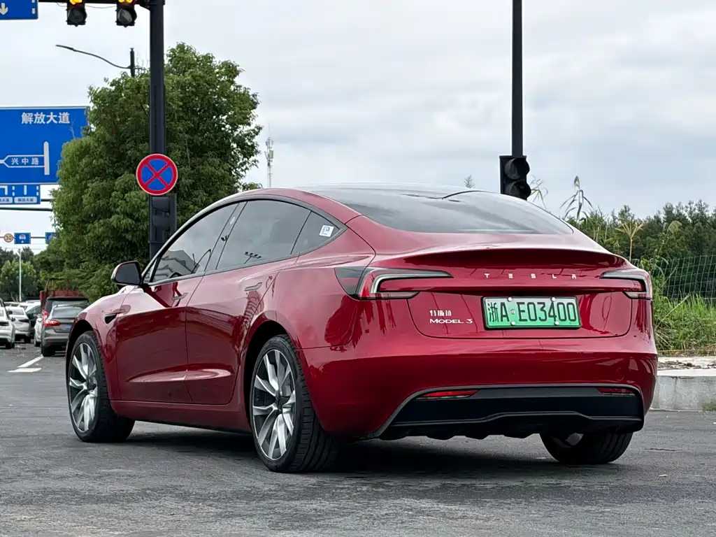Tesla Model 3 — фото 4
