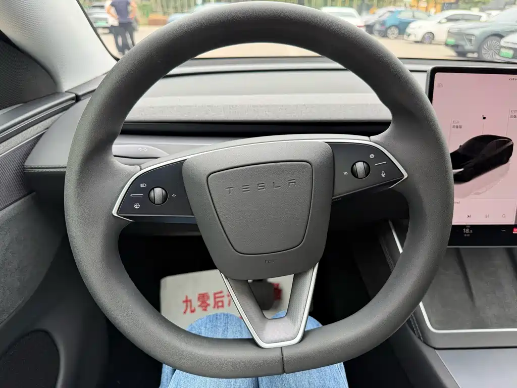 Tesla Model Y — фото 8