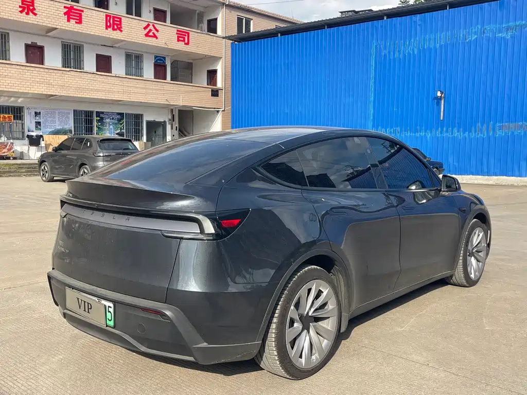 Tesla Model Y — фото 5