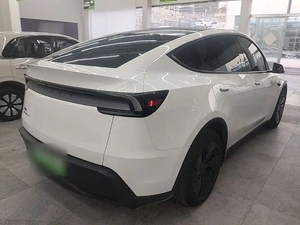 Tesla Model Y — фото 7
