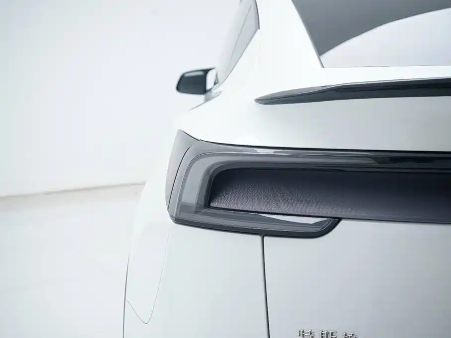 Tesla Model Y — фото 13