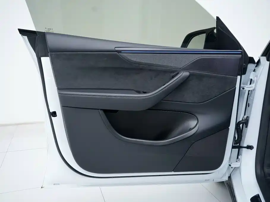 Tesla Model Y — фото 14