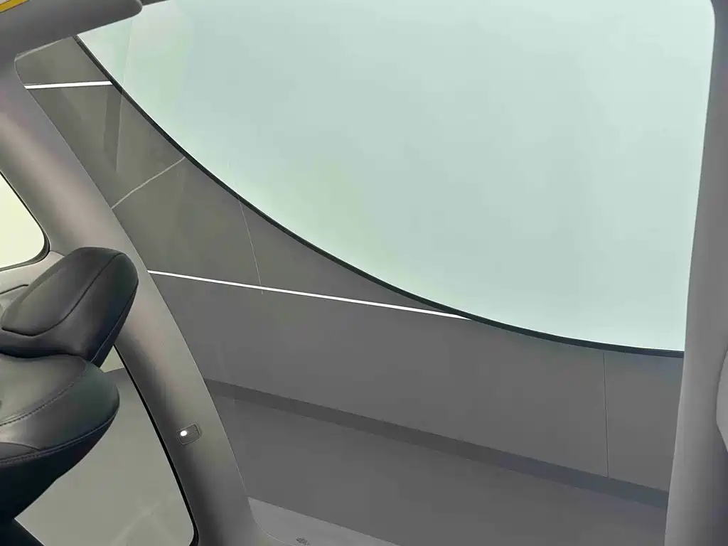 Tesla Model Y — фото 14