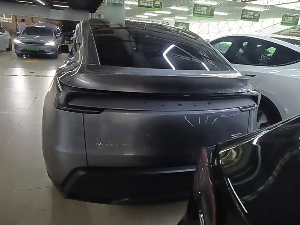Tesla Model Y — фото 6