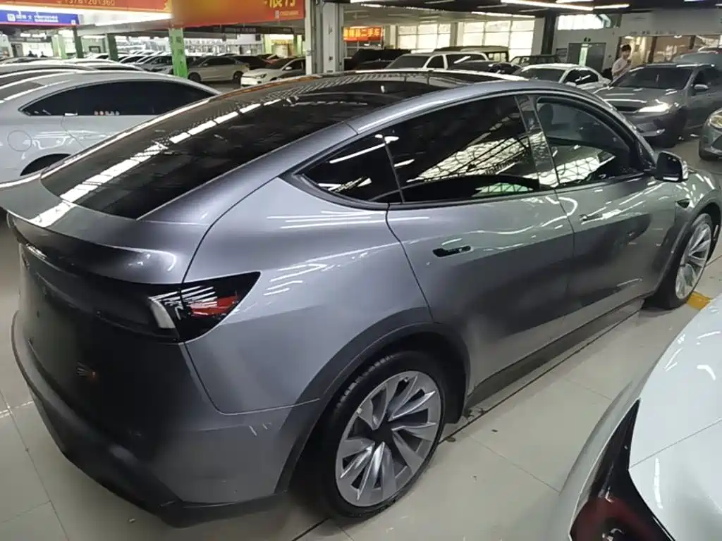 Tesla Model Y — фото 7